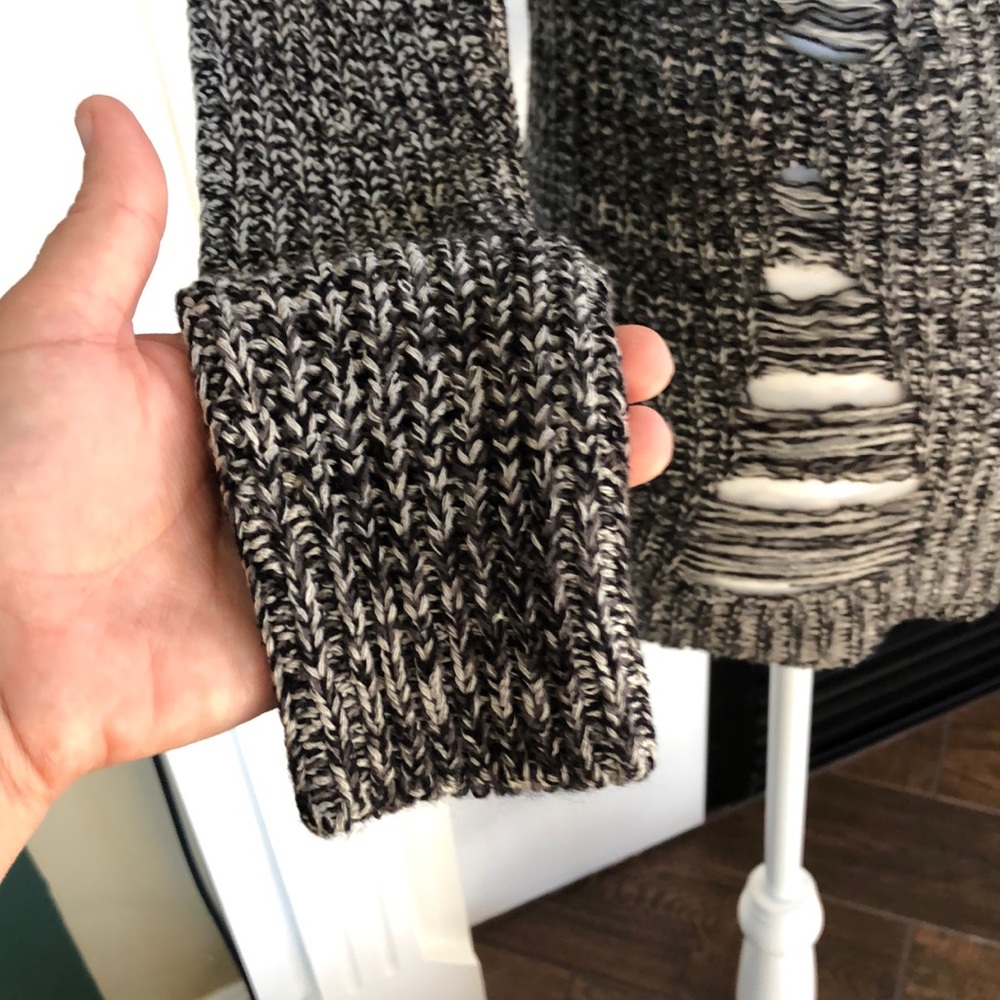 🌺dark grey/grey distressed v neck sweater🌺 - Picture 5 of 6